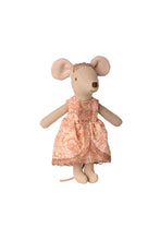 Load image into Gallery viewer, Princess & the Pea Mouse, Big Sister