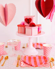 Load image into Gallery viewer, Scalloped Striped Heart Plate Set