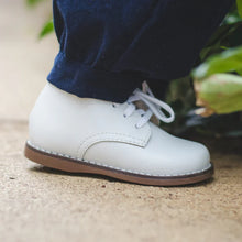 Load image into Gallery viewer, Classic High-Top Lace-Up