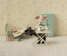 Load image into Gallery viewer, Iron & Ironing Board, Mouse