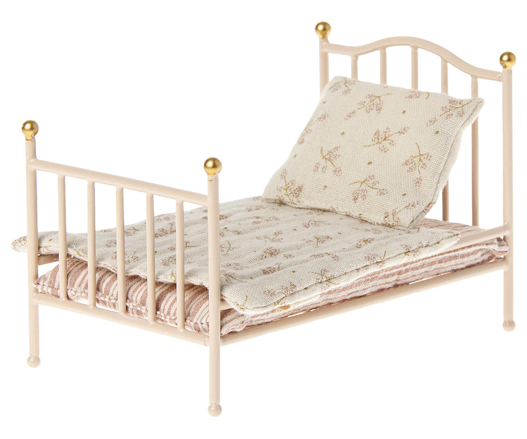 Vintage Bed, Mouse - Rose