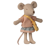 Load image into Gallery viewer, Little Sister Mouse, with Bag
