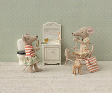 Load image into Gallery viewer, Mum Mouse- Floral Dress

