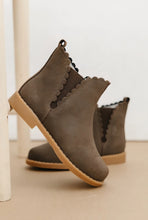 Load image into Gallery viewer, Nicola Scalloped Chelsea Boot
