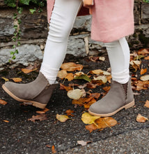 Load image into Gallery viewer, Nicola Scalloped Chelsea Boot
