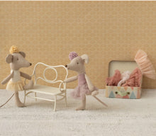 Load image into Gallery viewer, Ballerina Mouse, Little Sister - Off White
