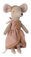 Load image into Gallery viewer, Princess &amp; the Pea Mouse, Big Sister
