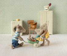 Load image into Gallery viewer, Tricycle Mouse, Big Brother- Brown
